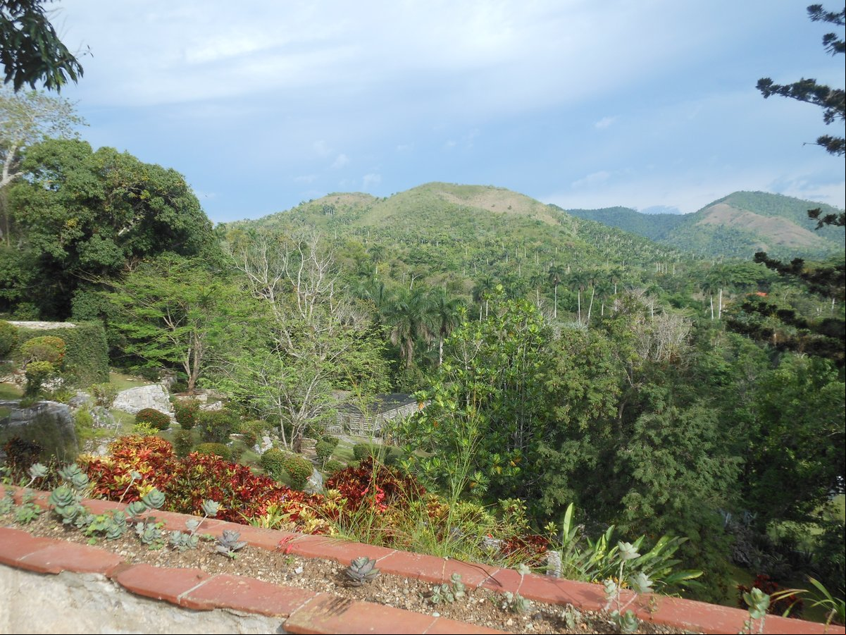 Paisaje de Soroa ubicada en la Sierra del Rosario, Área Protegida de Recursos Manejados y Reserva de la Biosfera en Cuba Paisaje de Soroa ubicada en la Sierra del Rosario