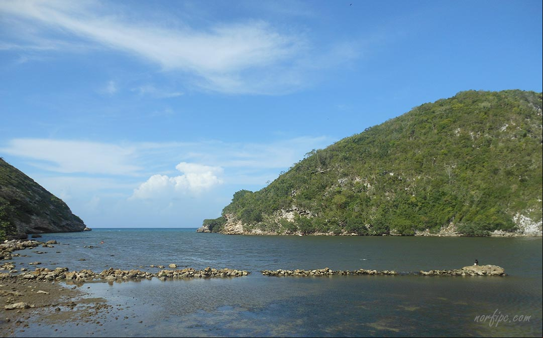 Desembocadura y abra del rio Canasí en la costa norte de la provincia Mayabeque. Boca de Canasí es una Reserva Florística Manejada en Cuba Desembocadura y abra del rio Canasí en la costa norte de la provincia Mayabeque. Boca de Canasí es una Reserva Florística Manejada en Cuba