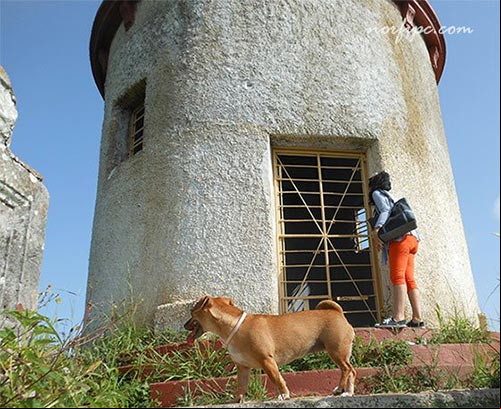 Ermita del Cristo Crucificado, en lo alto de una loma en San Miguel de los Baños